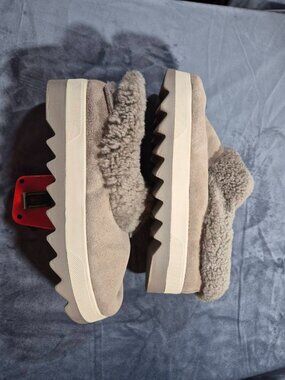 Cougar Petra Waterproof Suede Mules Slippers Mushroom NWOT 9